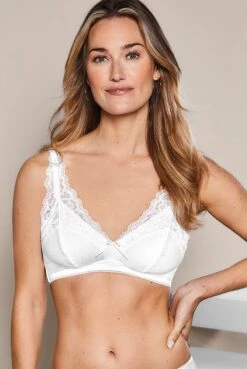 Amoena Prothesen-Soft-Bustier Amanda 8 Amoena Prothesen-Soft-Bustier Amanda -Femina Verkauf Amoena Prothesen Bustier Amanda 44537 weiss 5 1280x1280