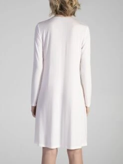 Modal Langarm Nachtkleid SNOW In Weiss Von Verdiani 6 Modal Langarm Nachtkleid SNOW In Weiss Von Verdiani -Femina Verkauf modal nachtkleid mittellang 4400 weiss verdiani 2