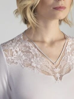 Modal Langarm Nachtkleid SNOW In Weiss Von Verdiani 7 Modal Langarm Nachtkleid SNOW In Weiss Von Verdiani -Femina Verkauf modal nachtkleid mittellang 4400 weiss verdiani 3