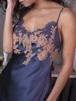 Stretchseide Nachthemd NINA Mit Spitze Marjolaine 35 Stretchseide Nachthemd NINA Mit Spitze Marjolaine -Femina Verkauf nachthemd nina jeans nude 4nin0101 marjolaine 3 1 1 1