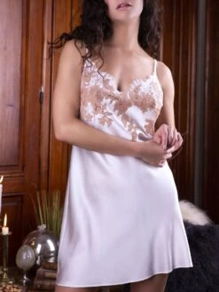 Stretchseide Nachthemd NINA Marjolaine Lingerie -Femina Verkauf nachthemd nina naturel nude 4nin0101 marjolaine 2 1 1 1 1