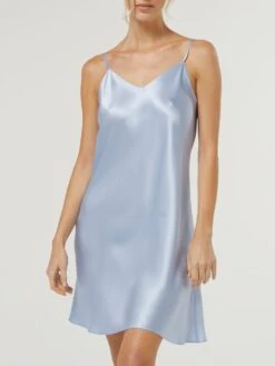 100% Seide Nachthemd CAROLINE Elegant Von Vivis -Femina Verkauf nachthemd seide caroline v00003 sky hellblau vivis 2 1 1 1