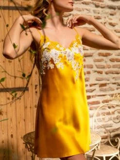 Stretchseide Nachthemd NINA Mit Spitze Marjolaine 24 Stretchseide Nachthemd NINA Mit Spitze Marjolaine -Femina Verkauf nachthemd seide nina 4nin0101 gelb 7374 marjolaine 3 1 7 1