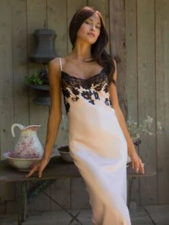 100% Seide Nachthemd Lang MARJOLIE No. 4 Mit Spitze Marjolaine 13 100% Seide Nachthemd Lang MARJOLIE No. 4 Mit Spitze Marjolaine -Femina Verkauf nachtkleid lang seide 3mar3001 rosa schwarz marjolaine 2 1 1