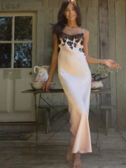 100% Seide Nachthemd Lang MARJOLIE No. 4 Mit Spitze Marjolaine 19 100% Seide Nachthemd Lang MARJOLIE No. 4 Mit Spitze Marjolaine -Femina Verkauf nachtkleid lang seide 3mar3001 rosa schwarz marjolaine 3 1 1