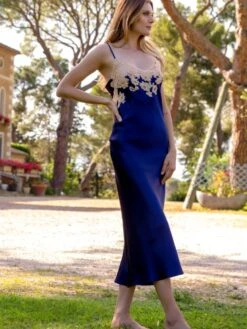 100% Seide Nachthemd Lang MARJOLIE No. 4 Mit Spitze Marjolaine 12 100% Seide Nachthemd Lang MARJOLIE No. 4 Mit Spitze Marjolaine -Femina Verkauf nachtkleid seide lang marjolie 3mar3001 dunkelblau 3665 marjolaine 3 1 1