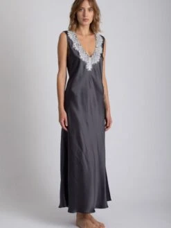 100% Seide Nachtkleid LEONA Mit Spitze Von Vivis 25 100% Seide Nachtkleid LEONA Mit Spitze Von Vivis -Femina Verkauf nachtkleid seide lang v00586 leona anthrazit vivis 1 2