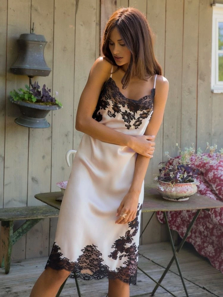 100% Seide Nachtkleid MARJOLIE No. 5 Von Marjolaine 2 100% Seide Nachtkleid MARJOLIE No. 5 Von Marjolaine – Bild 2