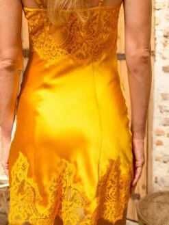 Stretchseide Neglige NINA Von Marjolaine -Femina Verkauf neglige seide nina 4nin0102 gelb 7374 marjolaine