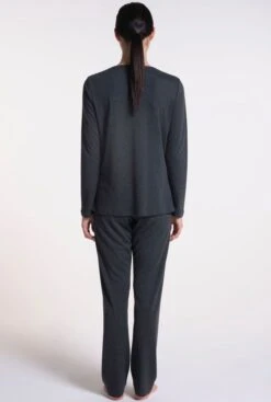 Soft Cotton Pyjama WKND No. 13 Anthrazit Von Verdiani 8 Soft Cotton Pyjama WKND No. 13 Anthrazit Von Verdiani -Femina Verkauf pyjama bio baumwolle anthrazit 3814 weekend verdiani 2