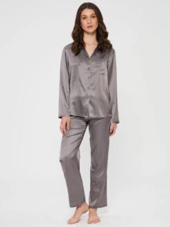 Seide Pyjama 2-tlg. SETA No. 9 Von Chiara Fiorini 32 Seide Pyjama 2-tlg. SETA No. 9 Von Chiara Fiorini -Femina Verkauf schlafanzug seide dunkelgrau gc180 chiara fiorini 1