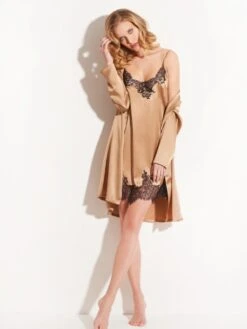 Seide Neglige SETA No.1 Von Chiara Fiorini 14 Seide Neglige SETA No.1 Von Chiara Fiorini -Femina Verkauf seide neglige morgenmantel gc186 gc187 zimt chiara fiorini