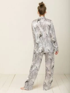 100% Seide Schlafanzug Elisabetha In JAPANESE GARDEN Von Radice -Femina Verkauf seidenpyjama elisabetha japanese garden radice 3 1