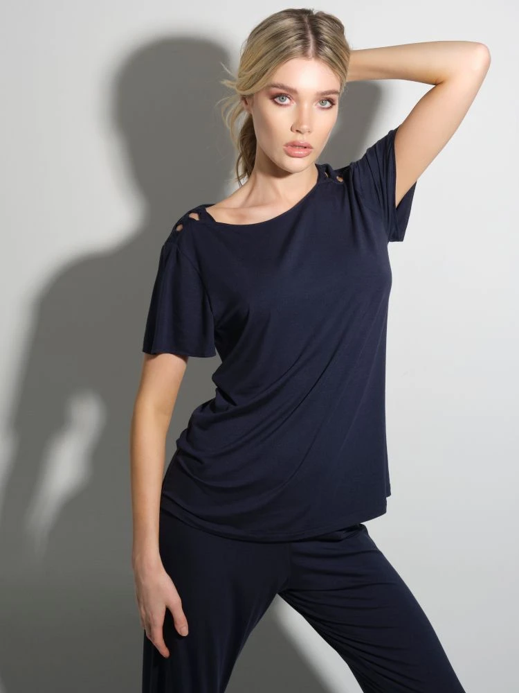 Modal Kurzarm-Schlafanzug WKND No. 19 Dunkelblau Von Verdiani 2 Modal Kurzarm-Schlafanzug WKND No. 19 Dunkelblau Von Verdiani – Bild 2